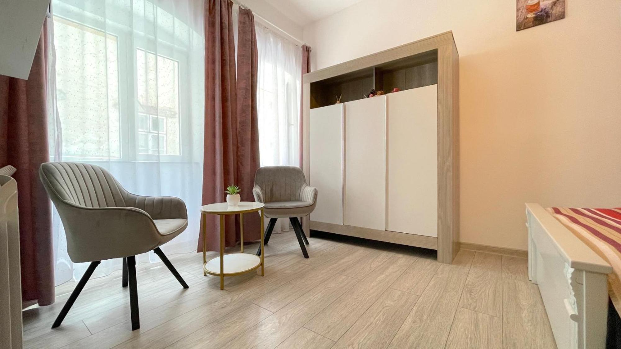 Evu Long Street Apartment Brasov Bagian luar foto